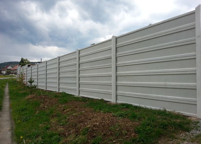 Realizácia oplotenia rodinného domu, betonárske a murárske práce