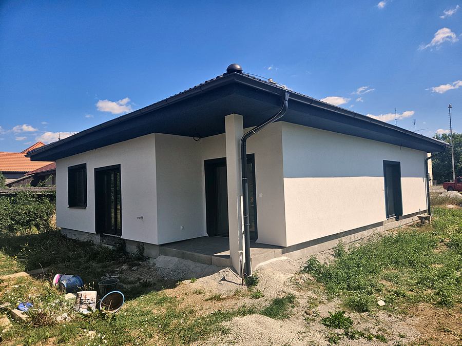 Rodinný dom z bočného pohľadu, Žabokreky nad Nitrou, okres Partizánske