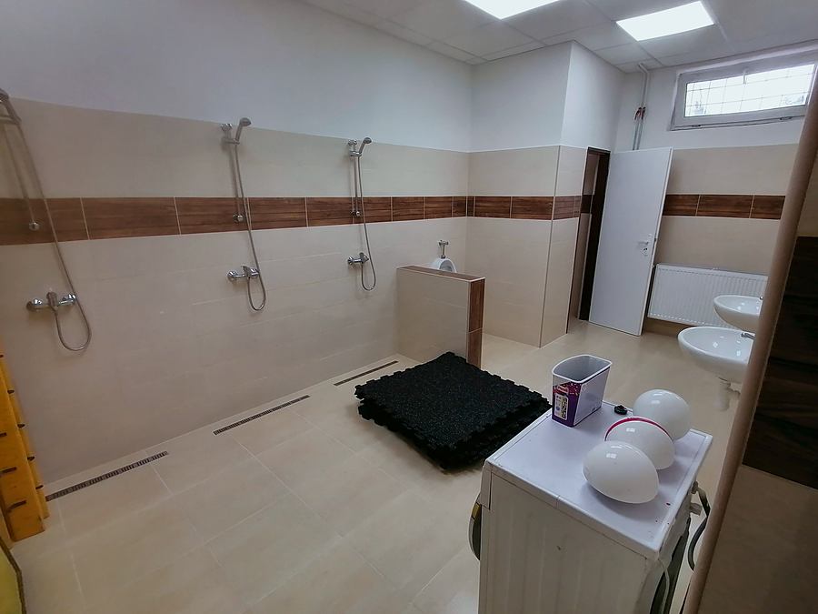 Umývadlo a sprchový priestor po dokončení, Topoľčany