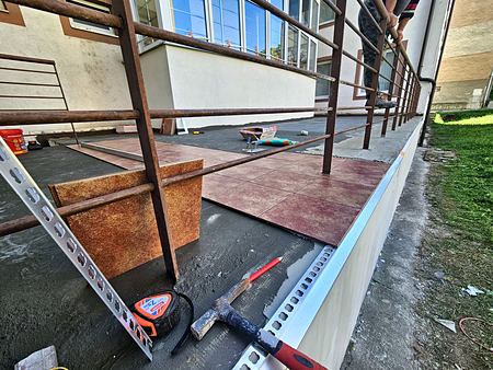 Obnova terasy administratívnej budovy v Topoľčanoch