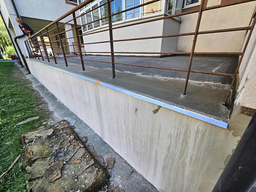 Nový betónový podklad a hydroizolácia, Topoľčany