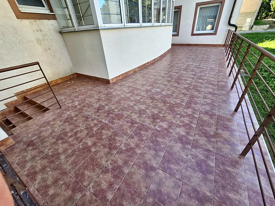 Dokončená terasa s dlažbou, Topoľčany