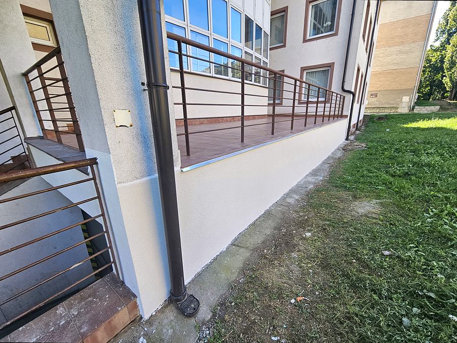 Nové zábradlie po osadení, Topoľčany